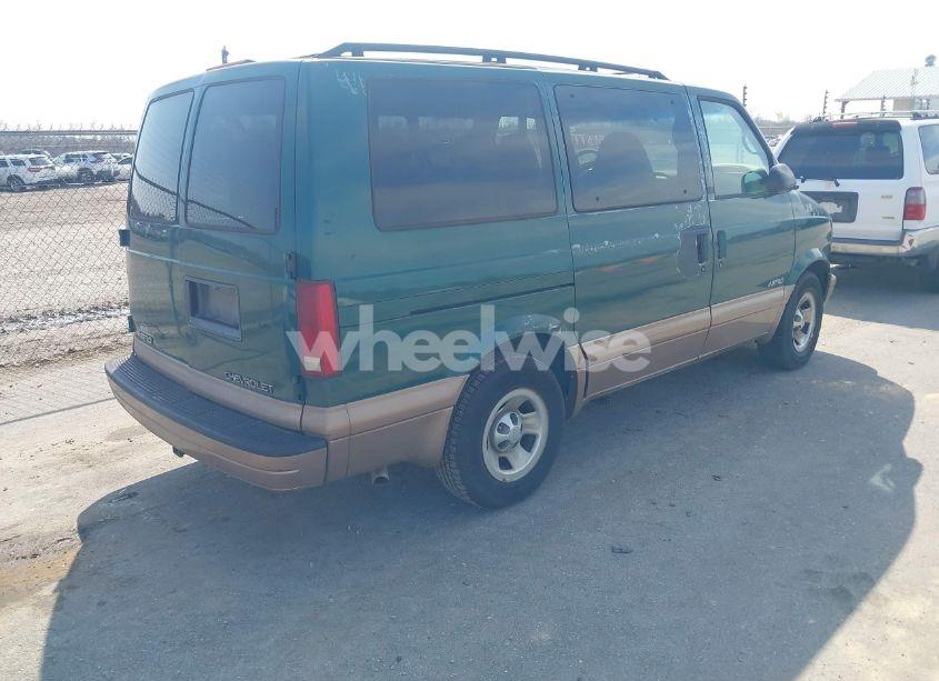 Photo 4 of 2002 Chevrolet Astro LS (VIN 1GNDM19X12B109545)