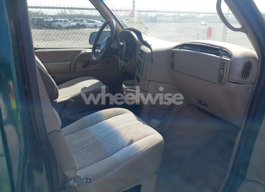 Photo 5 of 2002 Chevrolet Astro LS (VIN 1GNDM19X12B109545)