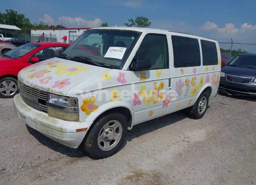 Photo 2 of 2003 Chevrolet Astro (VIN 1GNDM19X43B132741)