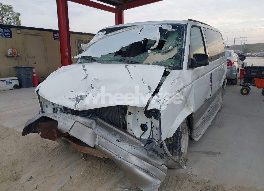 Photo 2 of 2003 Chevrolet Astro (VIN 1GNDM19X53B117813)