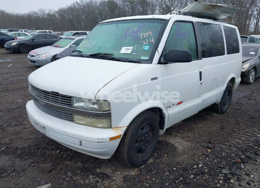 Photo 2 of 2003 Chevrolet Astro (VIN 1GNDM19X63B132143)