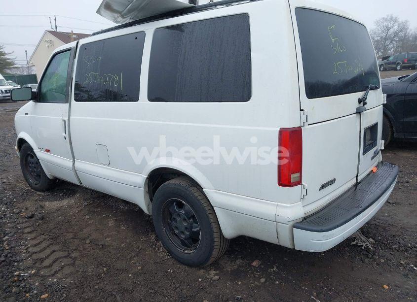 Photo 3 of 2003 Chevrolet Astro (VIN 1GNDM19X63B132143)