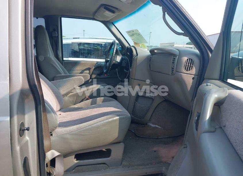 Photo 5 of 2003 Chevrolet Astro (VIN 1GNDM19X83B144536)