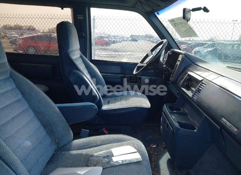 Photo 5 of 1992 Chevrolet Astro (VIN 1GNDM19Z0NB233117)