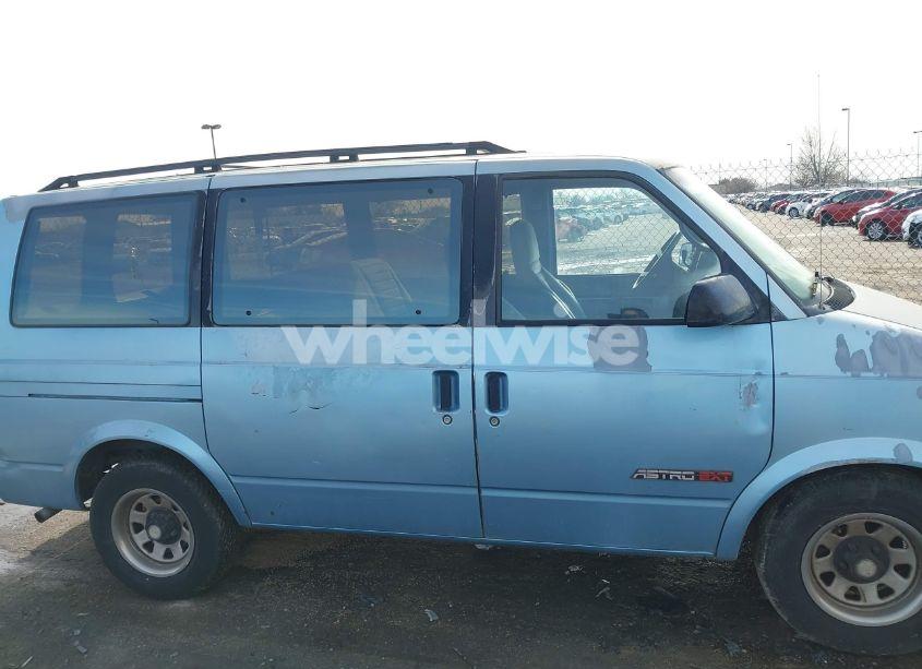 Photo 6 of 1992 Chevrolet Astro (VIN 1GNDM19Z0NB233117)