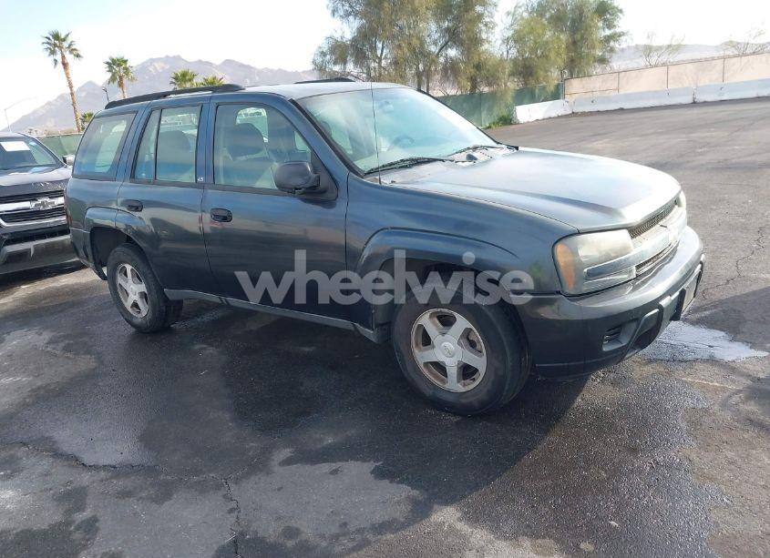 2004 Chevrolet Trailblazer LS (VIN 1GNDS13S042327207) main photo