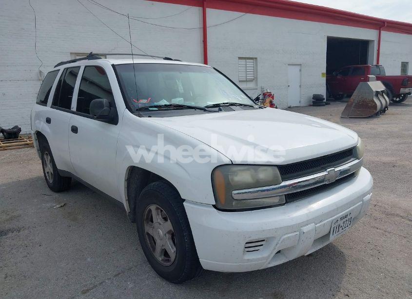 2004 Chevrolet Trailblazer LS (VIN 1GNDS13S042374575) main photo