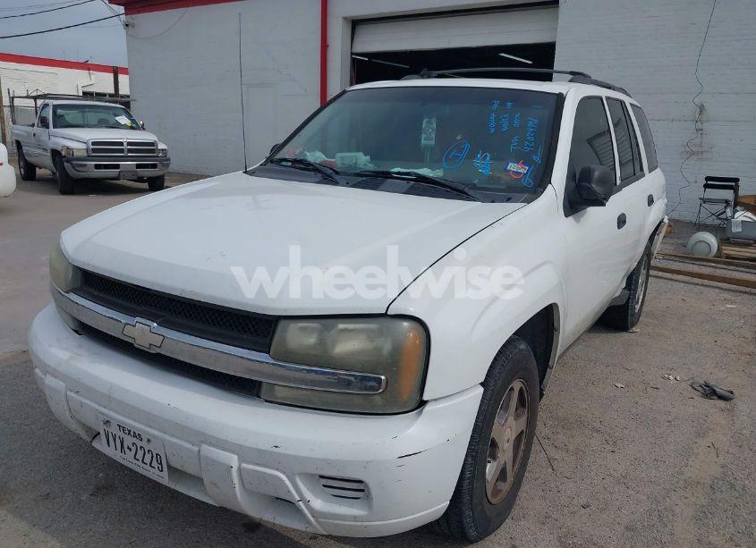 Photo 2 of 2004 Chevrolet Trailblazer LS (VIN 1GNDS13S042374575)