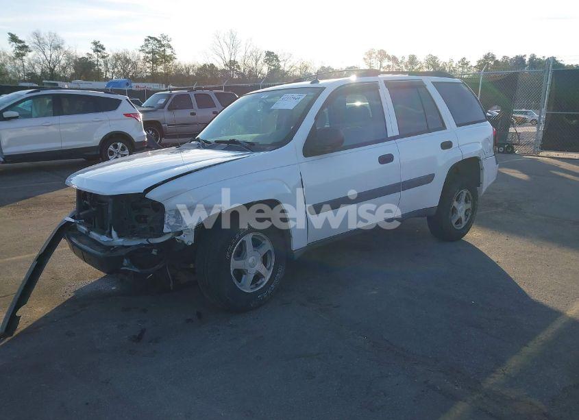 Photo 2 of 2005 Chevrolet Trailblazer LS (VIN 1GNDS13S052280519)