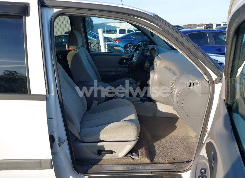 Photo 5 of 2005 Chevrolet Trailblazer LS (VIN 1GNDS13S052280519)