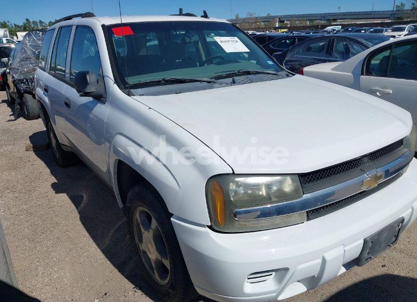 2007 Chevrolet Trailblazer LS (VIN 1GNDS13S072154177) main photo