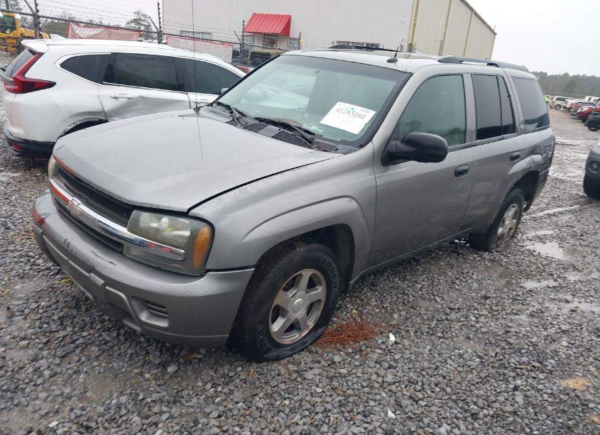 Photo 2 of 2005 Chevrolet Trailblazer LS (VIN 1GNDS13S152116602)