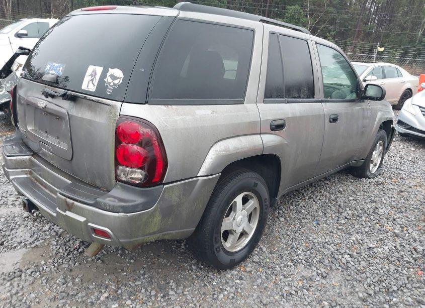 Photo 4 of 2005 Chevrolet Trailblazer LS (VIN 1GNDS13S152116602)