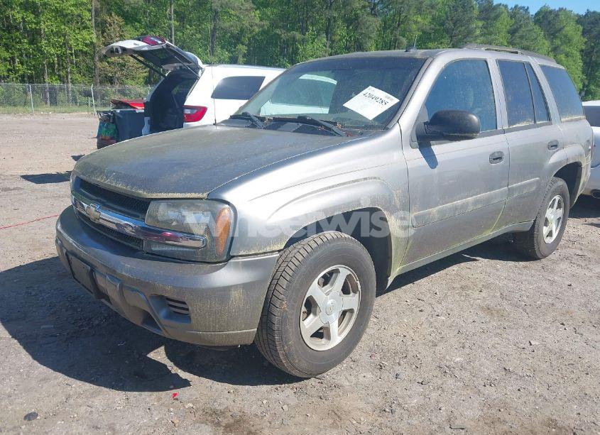 Photo 2 of 2005 Chevrolet Trailblazer LS (VIN 1GNDS13S152161295)