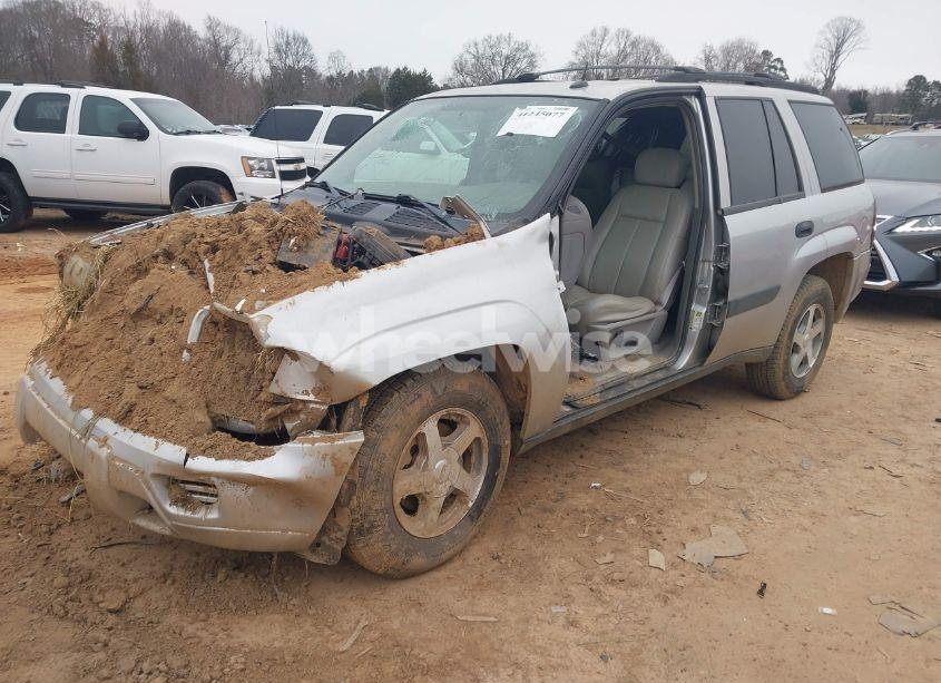 Photo 2 of 2005 Chevrolet Trailblazer LS (VIN 1GNDS13S152225867)
