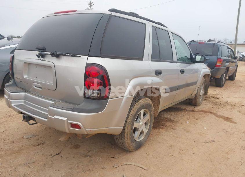 Photo 4 of 2005 Chevrolet Trailblazer LS (VIN 1GNDS13S152225867)