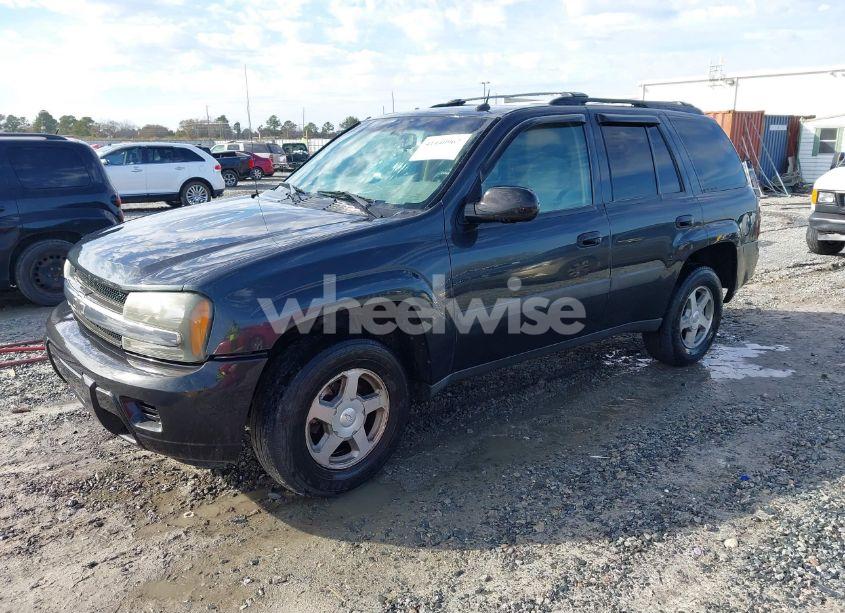 Photo 2 of 2005 Chevrolet Trailblazer LS (VIN 1GNDS13S152288225)