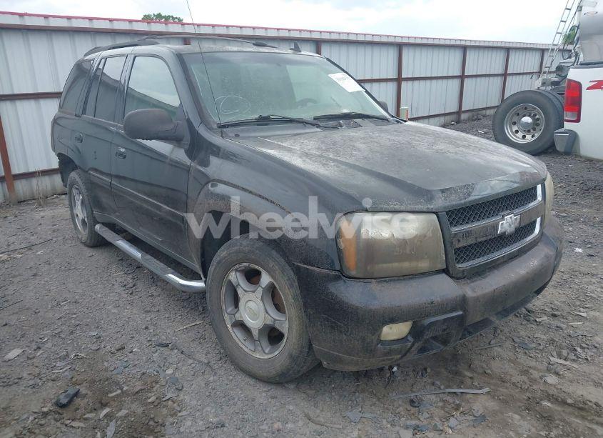 2008 Chevrolet Trailblazer LT (VIN 1GNDS13S182183057) main photo