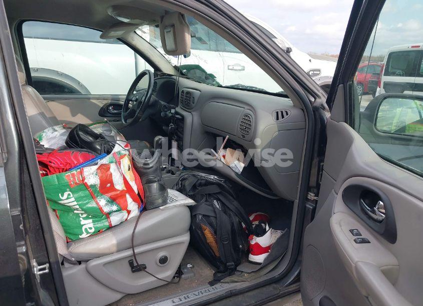 Photo 5 of 2005 Chevrolet Trailblazer LT (VIN 1GNDS13S252250812)