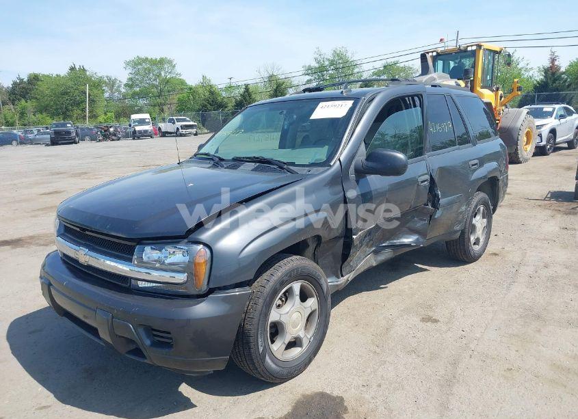 Photo 2 of 2007 Chevrolet Trailblazer LS (VIN 1GNDS13S272240140)
