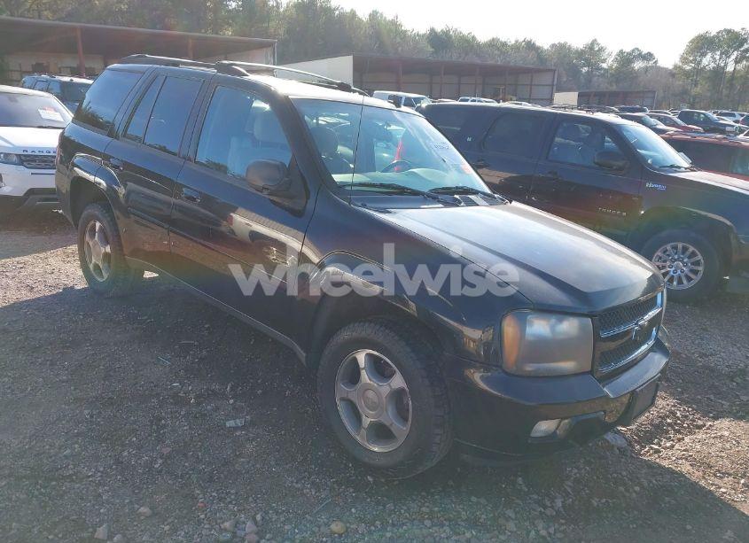 2008 Chevrolet Trailblazer LT (VIN 1GNDS13S282146454) main photo