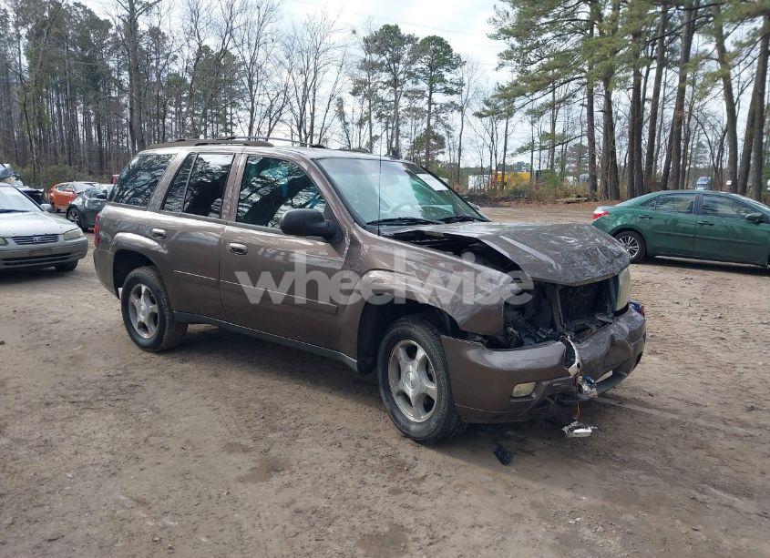 2008 Chevrolet Trailblazer LT (VIN 1GNDS13S282224084) main photo