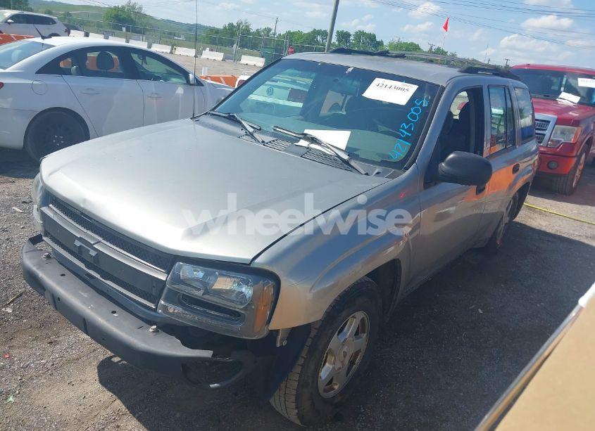 Photo 2 of 2002 Chevrolet Trailblazer LS (VIN 1GNDS13S322303772)