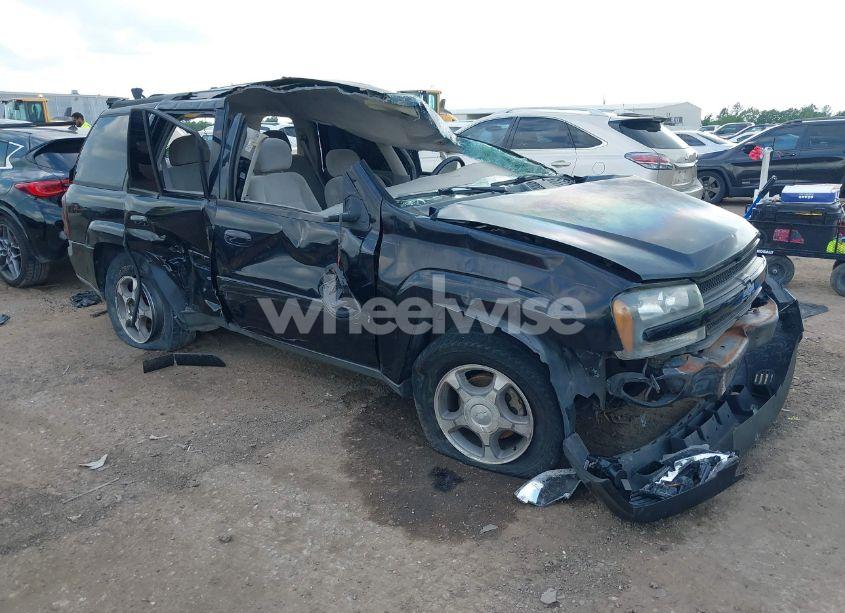 2005 Chevrolet Trailblazer LT (VIN 1GNDS13S352134194) main photo