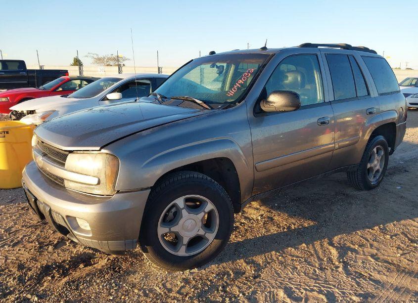 Photo 2 of 2005 Chevrolet Trailblazer LT (VIN 1GNDS13S352352328)