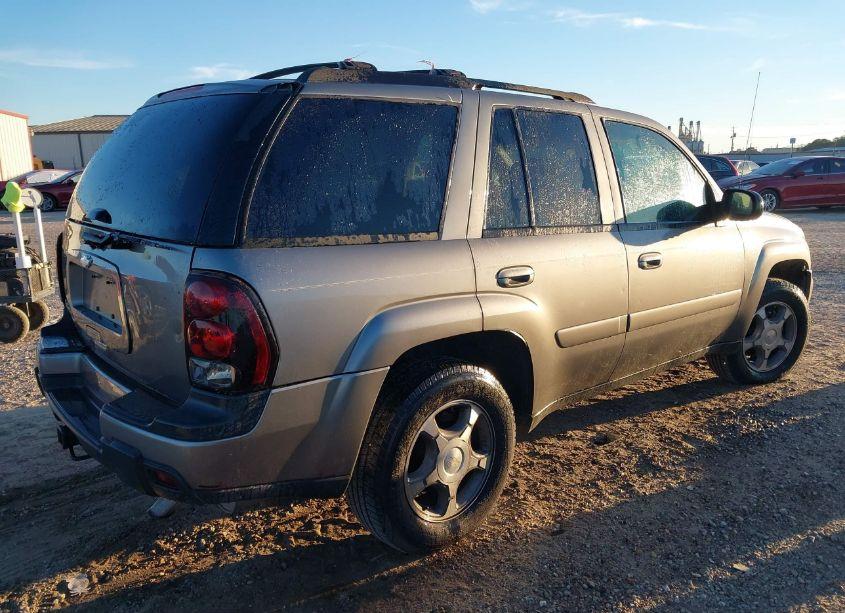 Photo 4 of 2005 Chevrolet Trailblazer LT (VIN 1GNDS13S352352328)