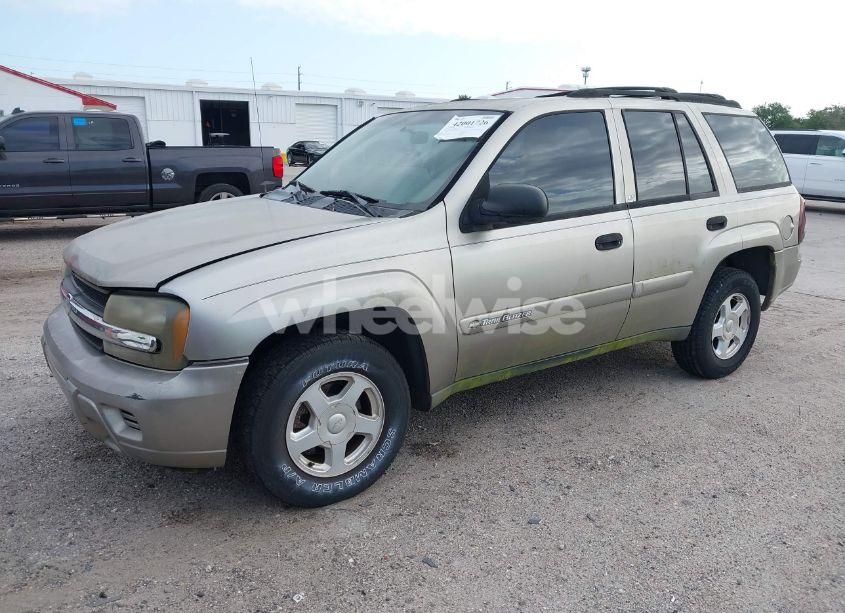 Photo 2 of 2002 Chevrolet Trailblazer LS (VIN 1GNDS13S422222859)