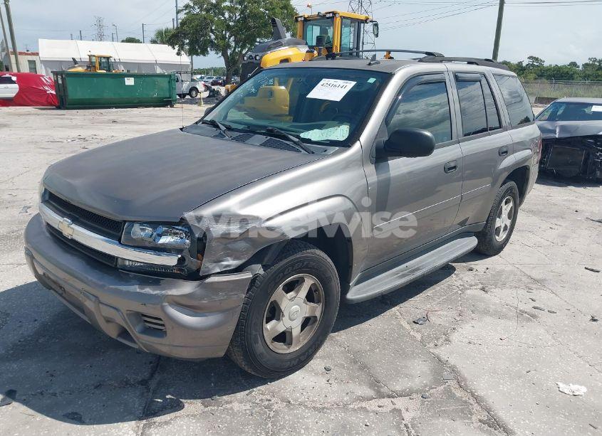 Photo 2 of 2006 Chevrolet Trailblazer LS (VIN 1GNDS13S462196320)