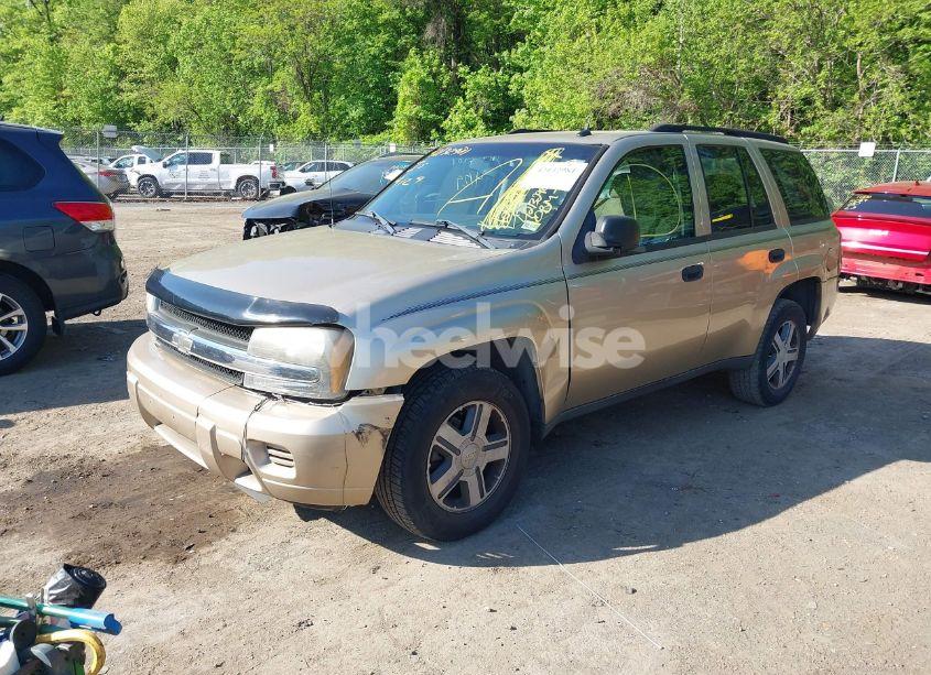Photo 2 of 2005 Chevrolet Trailblazer LS (VIN 1GNDS13S552112410)