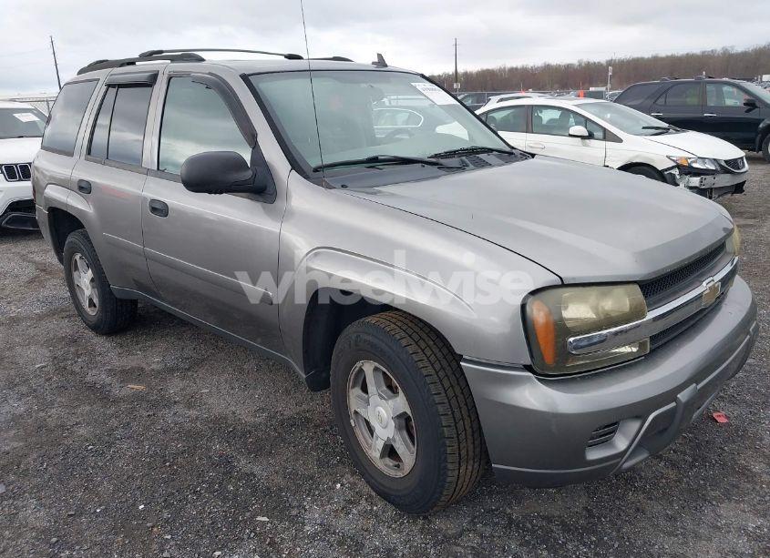 2006 Chevrolet Trailblazer LS (VIN 1GNDS13S562137938) main photo