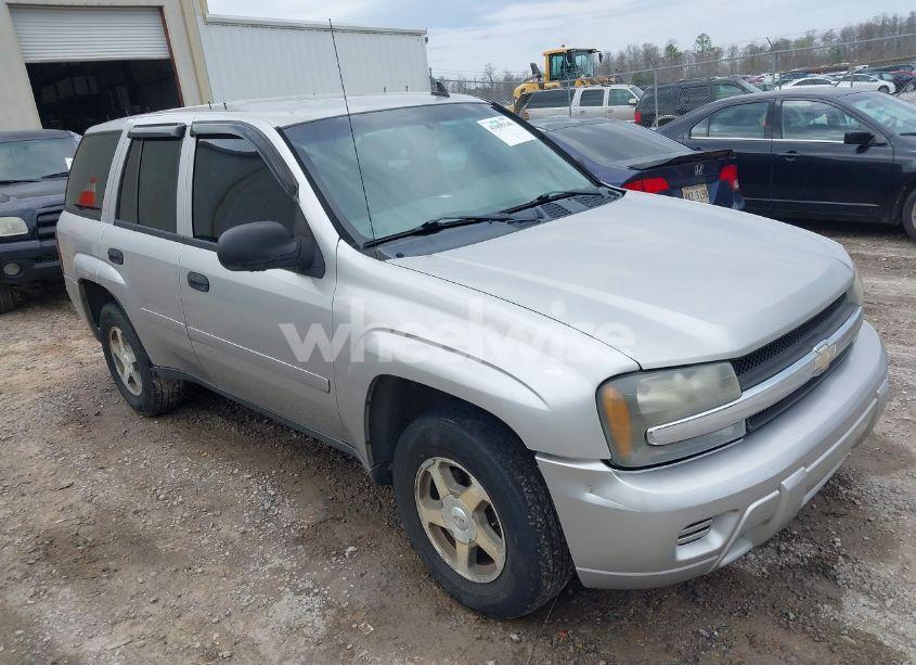 2006 Chevrolet Trailblazer LS (VIN 1GNDS13S562141004) main photo
