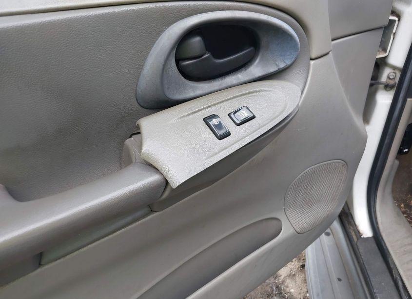 Photo 12 of 2004 Chevrolet Trailblazer LS (VIN 1GNDS13S642418028)