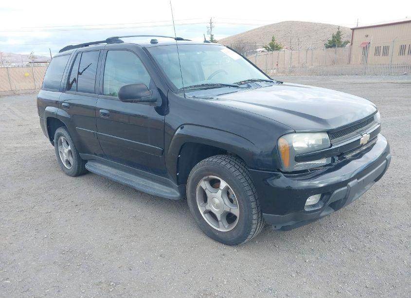 2005 Chevrolet Trailblazer LT (VIN 1GNDS13S652342425) main photo