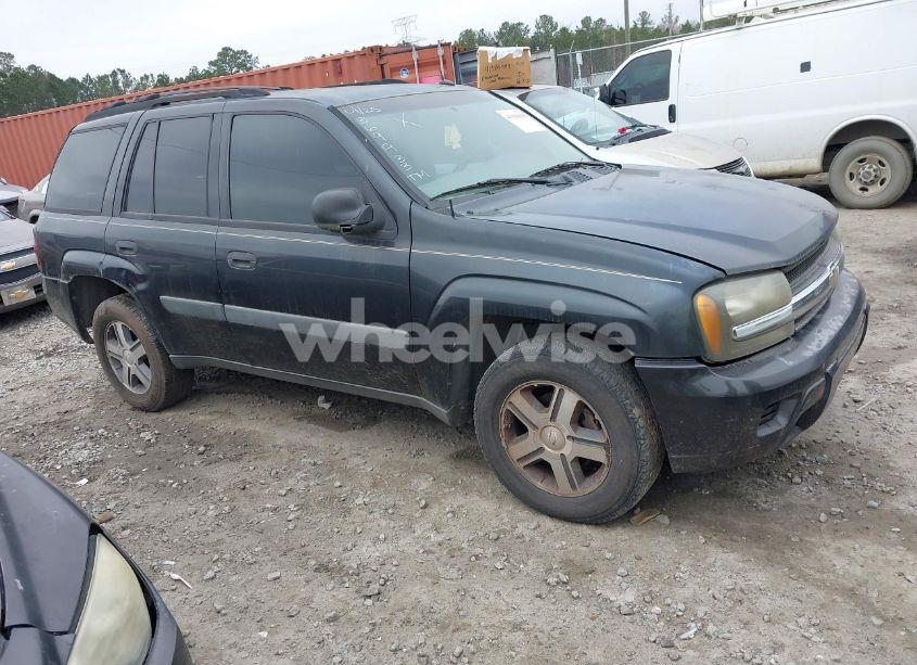 2005 Chevrolet Trailblazer LS (VIN 1GNDS13S652369933) main photo
