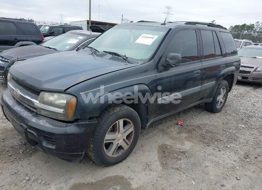 Photo 2 of 2005 Chevrolet Trailblazer LS (VIN 1GNDS13S652369933)