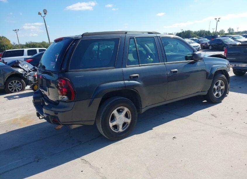 Photo 4 of 2005 Chevrolet Trailblazer LS (VIN 1GNDS13S752376180)