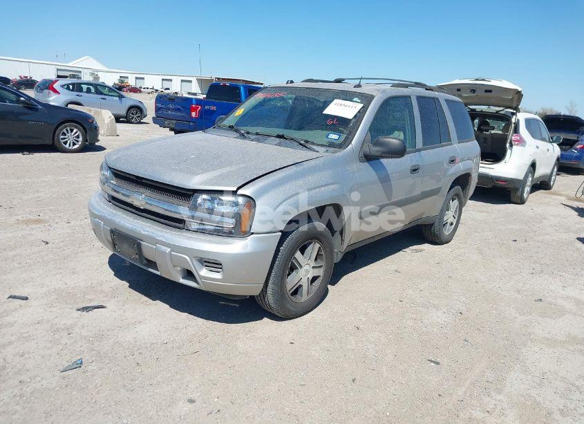 Photo 2 of 2005 Chevrolet Trailblazer LS (VIN 1GNDS13S852382201)