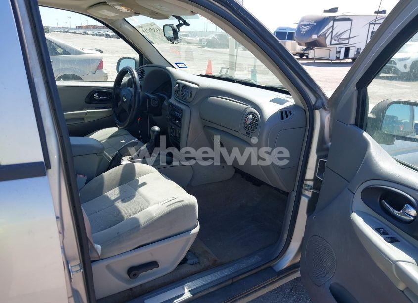 Photo 5 of 2005 Chevrolet Trailblazer LS (VIN 1GNDS13S852382201)