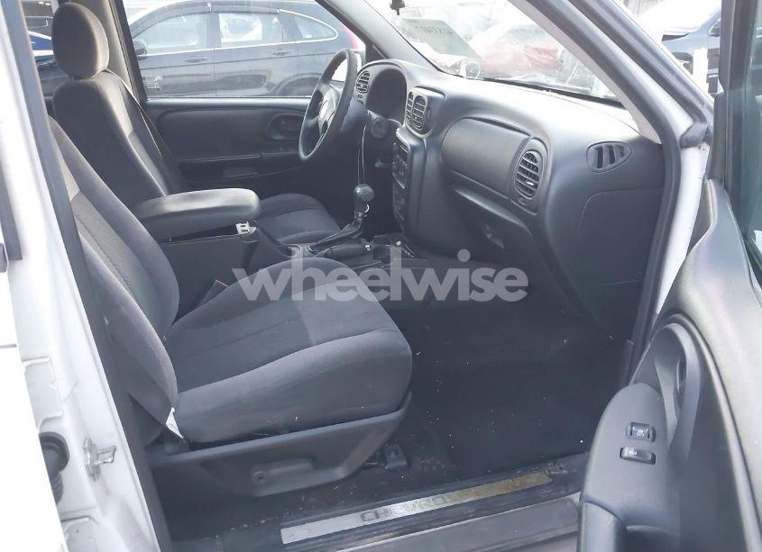 Photo 5 of 2008 Chevrolet Trailblazer LT (VIN 1GNDS13S882156793)