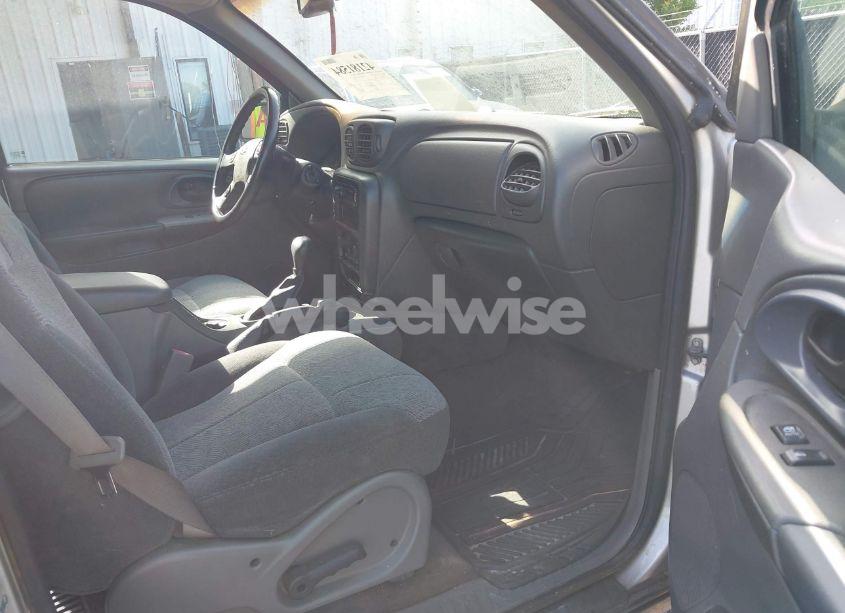 Photo 5 of 2004 Chevrolet Trailblazer LT (VIN 1GNDS13S942259389)