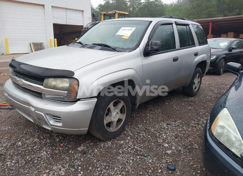 Photo 2 of 2004 Chevrolet Trailblazer LS (VIN 1GNDS13S942425412)