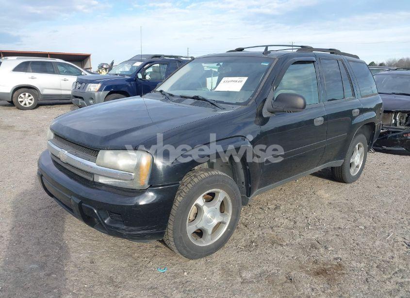 Photo 2 of 2007 Chevrolet Trailblazer LS (VIN 1GNDS13S972144876)
