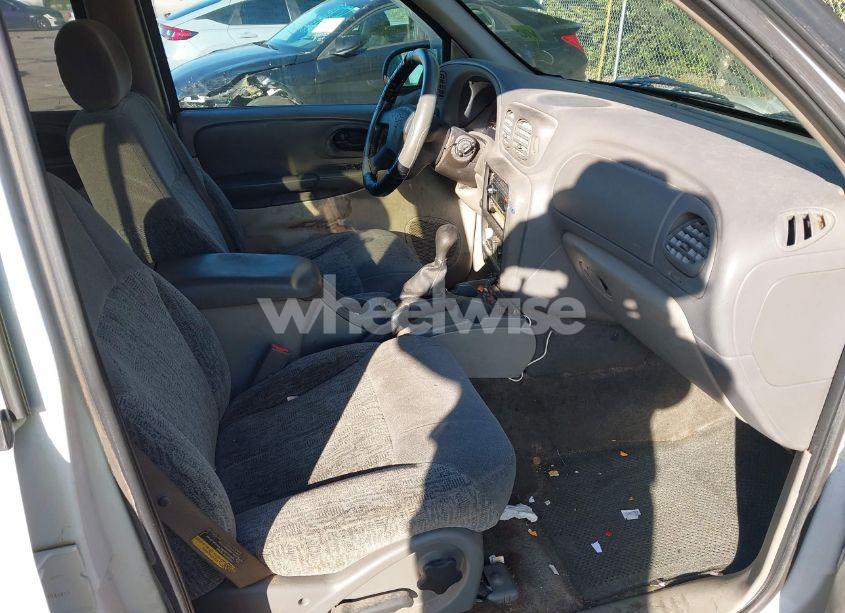Photo 5 of 2003 Chevrolet Trailblazer LS (VIN 1GNDS13SX32166203)