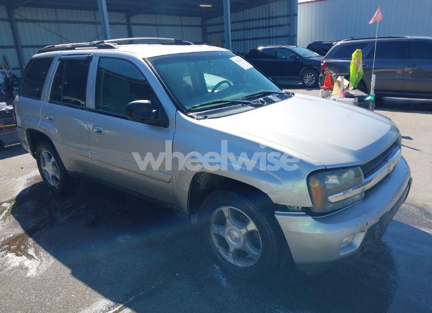2005 Chevrolet Trailblazer LT (VIN 1GNDS13SX52239203) main photo