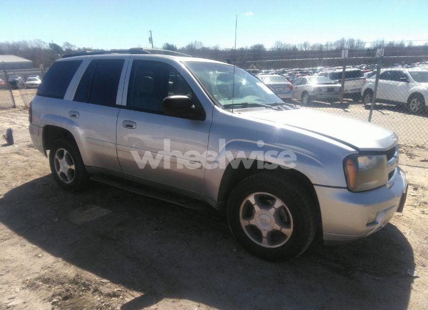 2008 Chevrolet Trailblazer LT (VIN 1GNDS13SX82129711) main photo
