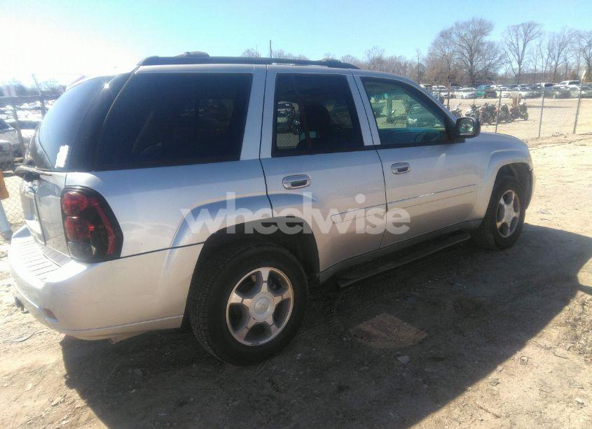 Photo 4 of 2008 Chevrolet Trailblazer LT (VIN 1GNDS13SX82129711)